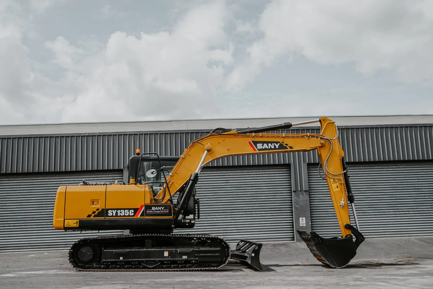 SANY SY135C compact excavator, photo 2