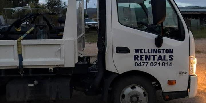 Hino 3 tonne tip truck